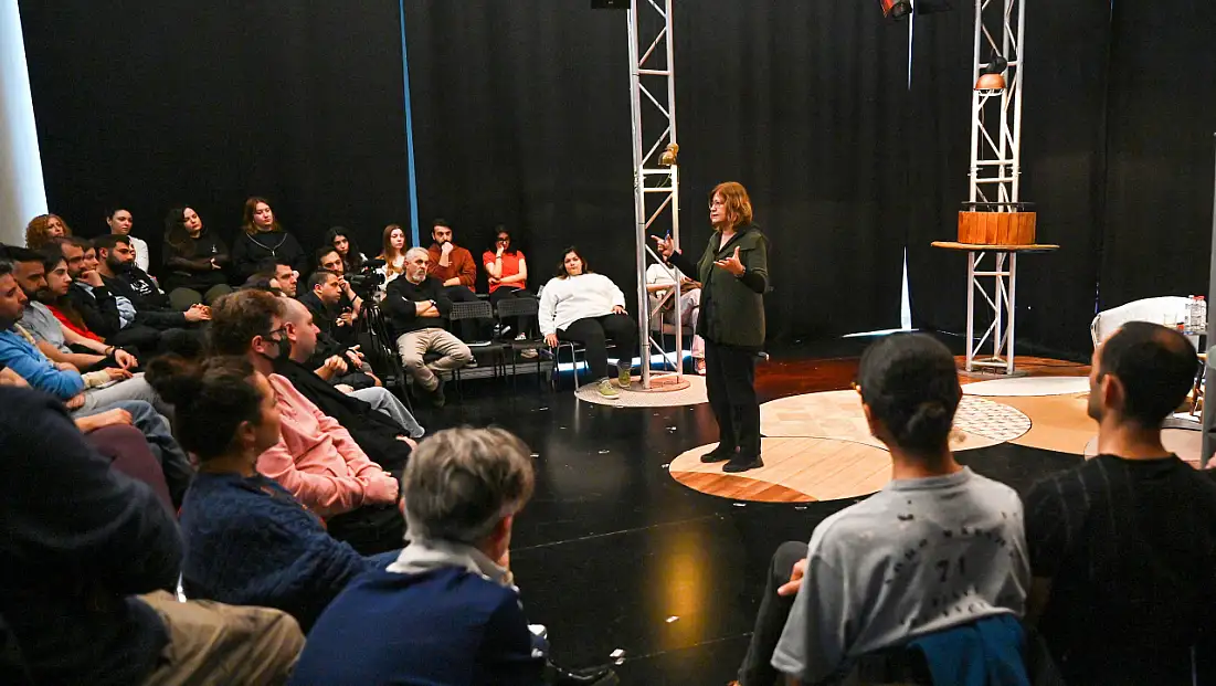 Bornova’da tiyatronun binlerce yıllık serüveni anlatıldı