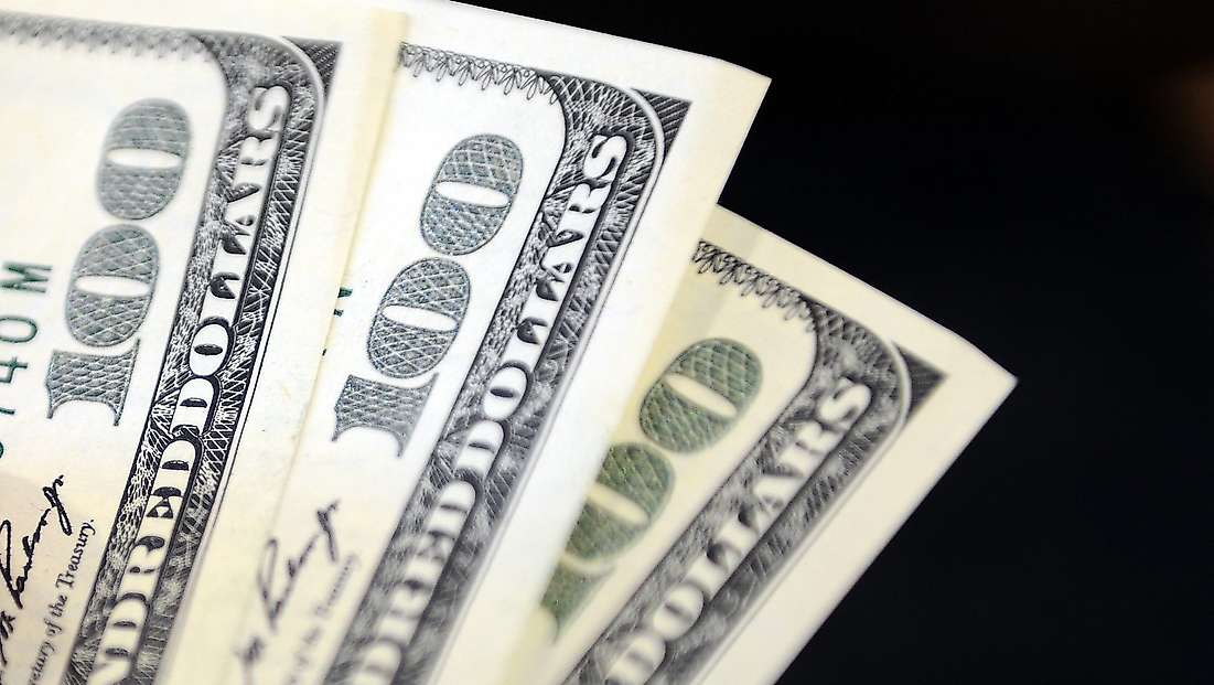 Dolar 49,36 liradan, euro ise 55,21 liradan güne başladı