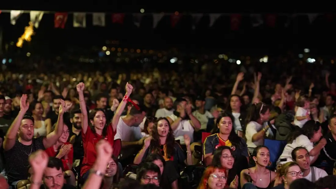 Dünya Kupası heyecanı İzmir meydanlarına taşınıyor