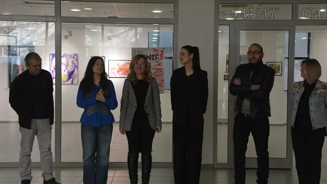 Egeli genç sanatçılar deneyimlerini 'ZINIF 404' sergisinde özgün yorumlara dönüştürdü