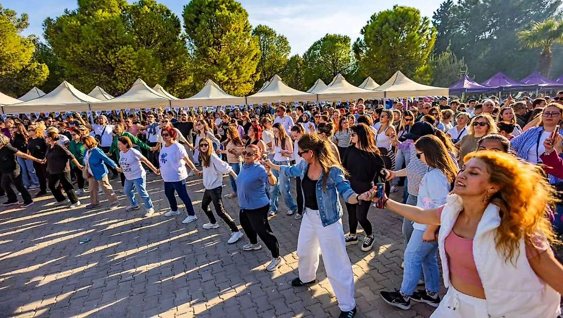 İzmir BAL-GÖÇ’ün 13. Geleneksel Balkan Şenliği’nde birlik mesajı