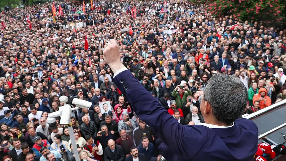 İzmir’de meydan resti: CHP, valiliğin kararına rağmen Cumhuriyet Meydanı’nda olacak