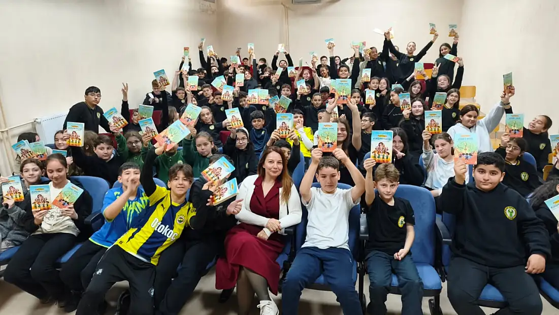 İzmir’de mitoloji rüzgarı: Gülşah Elikbank öğrencilerle buluştu