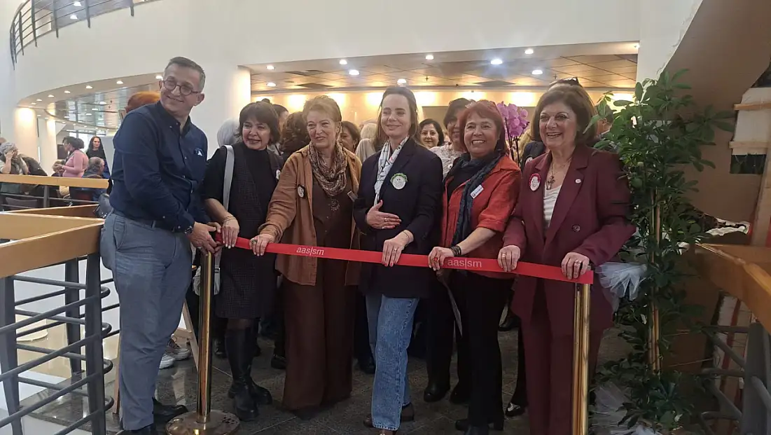 İzmir’de sanat ve dayanışma buluştu: Çocuklar için anlamlı sergi açıldı