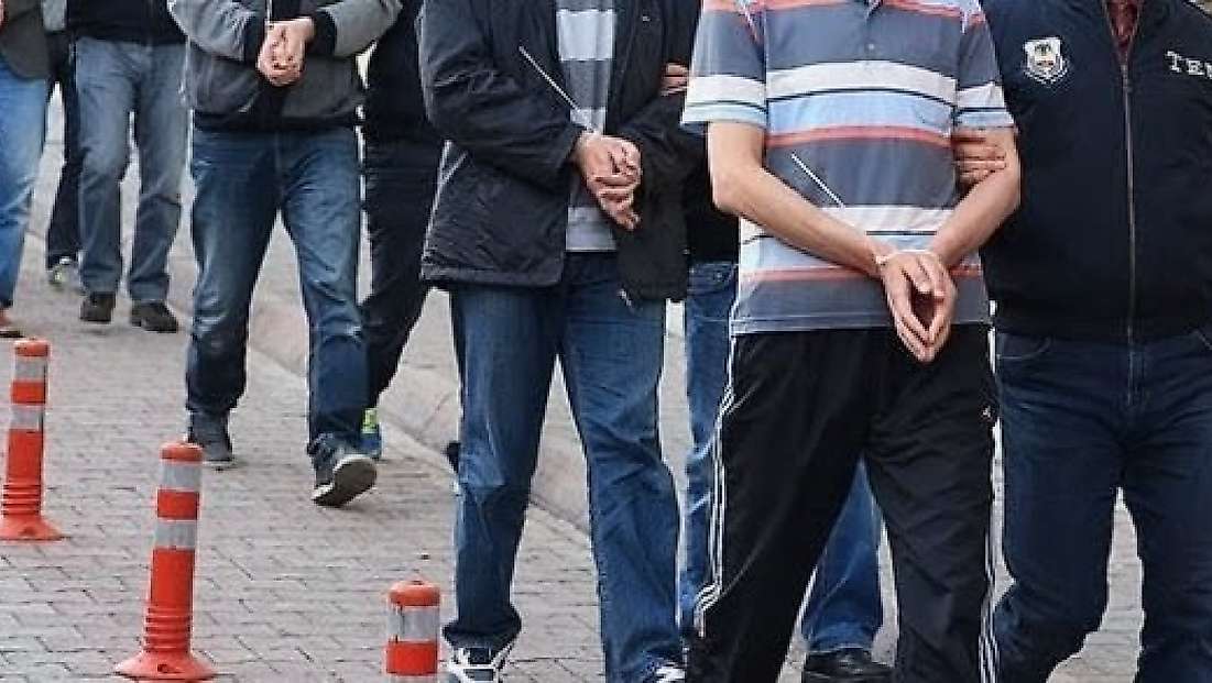 İzmir merkezli tefecilik operasyonu: 13 gözaltı