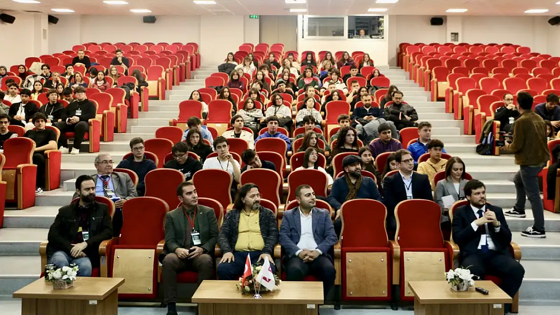 İzmirli öğrenciler yapay zeka ile su ve atık yönetimi çözümleri üretti