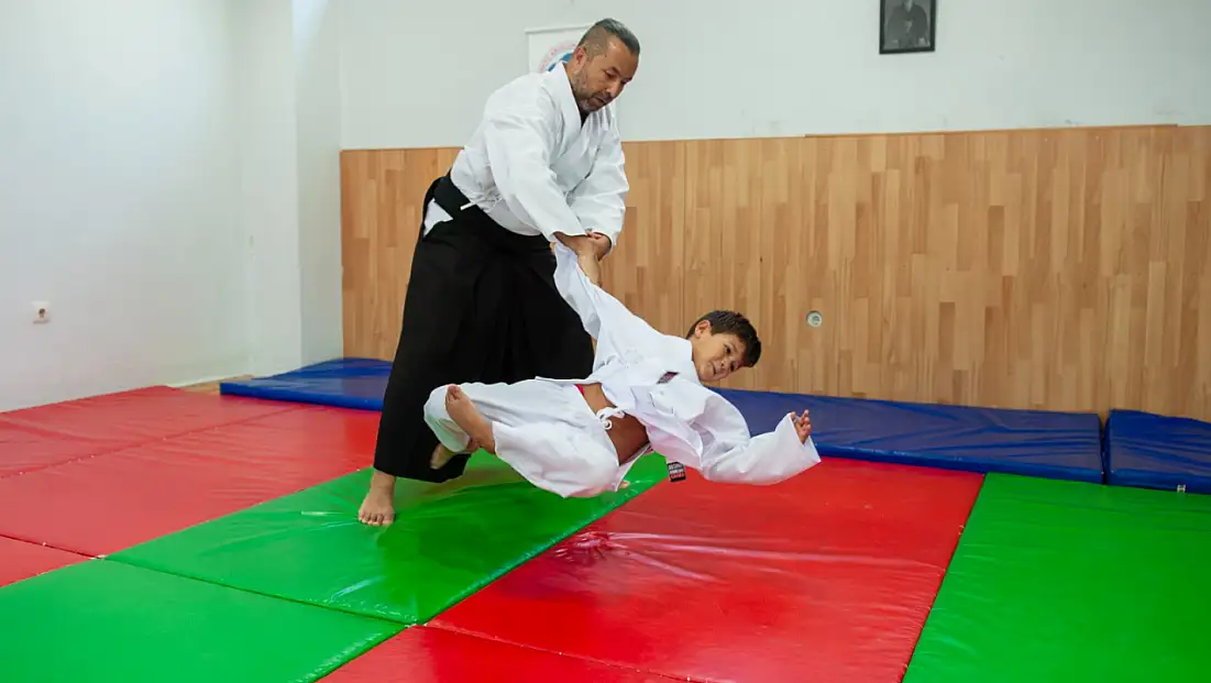 Karşıyaka’da çocuklar yazı sporla geçiriyor