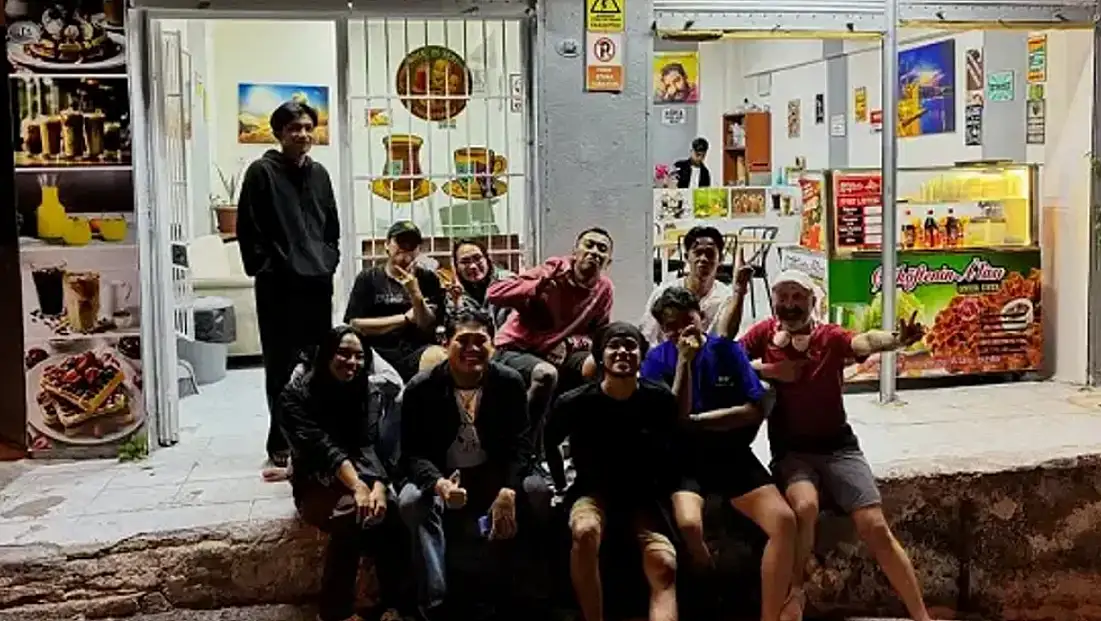 Lüks kruvaziyer haczedildi, 115 yabancı işçi İzmir'de mahsur kaldı