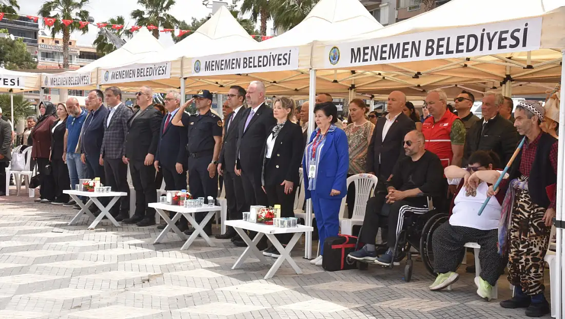 Menemen’de engeller için omuz omuza yürüdüler