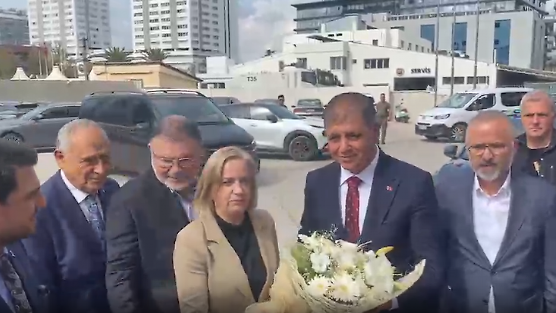 Şato’da başlayan ziyaret trafiği AK Parti İzmir İl Başkanlığı’nda devam etti