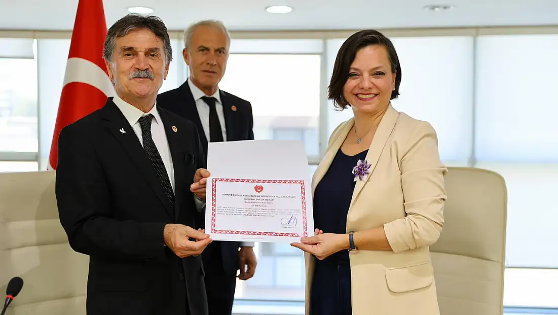 TEMAD’dan Başkan Helil Kınay’a Onursal üyelik beratı