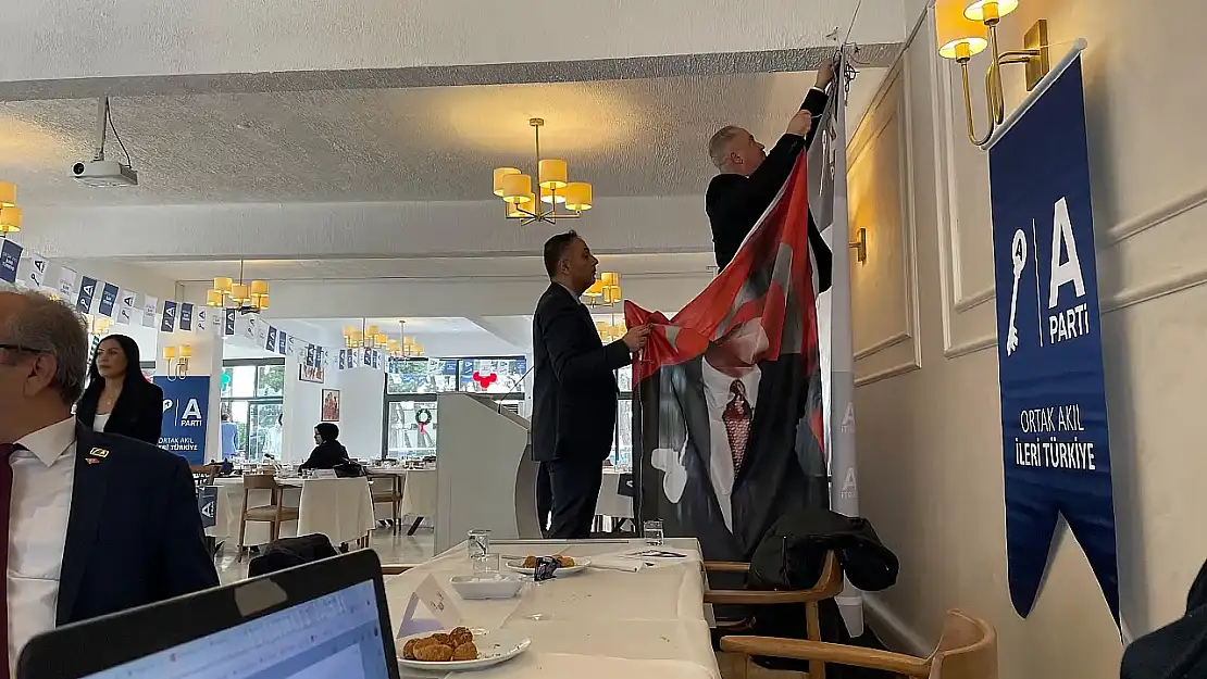 A Parti İzmir'de bayrak krizi!
