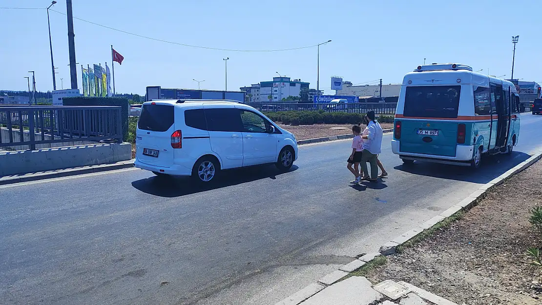 AK Parti'li Kocabaş'tan Üst Geçit Tepkisi 'Burada Beklemek Lüks Değil, Risk!'