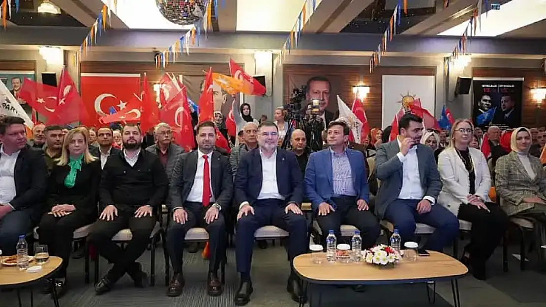 AK Parti Tire 8. Olağan Kongresi gerçekleştirildi Kadir Uğurlu yeniden İlçe Başkanı seçildi