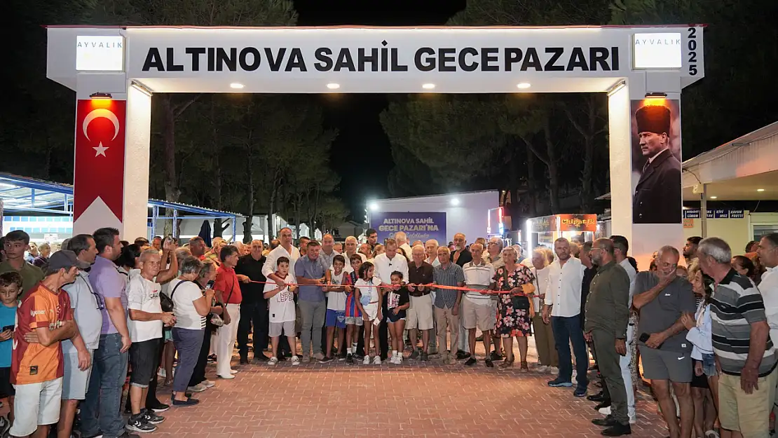 Altınova'nın cazibe merkezi: Sahil gece pazarı yeni yüzüyle açıldı