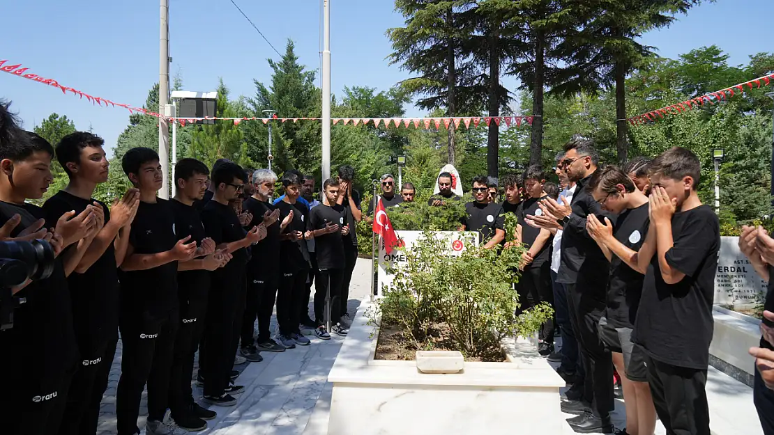 Arnavutköy'den Şehit Ömer Halisdemir'in kabrine pedal çevirdiler