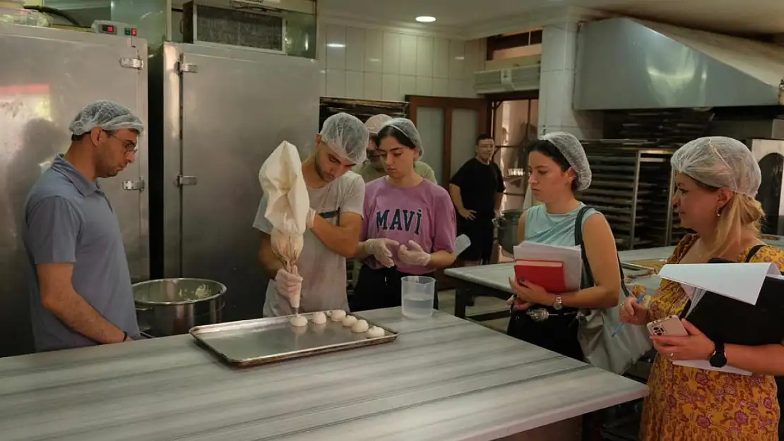 Ayvalık'ın tescilli lezzeti Lor Tatlısı denetimden geçti