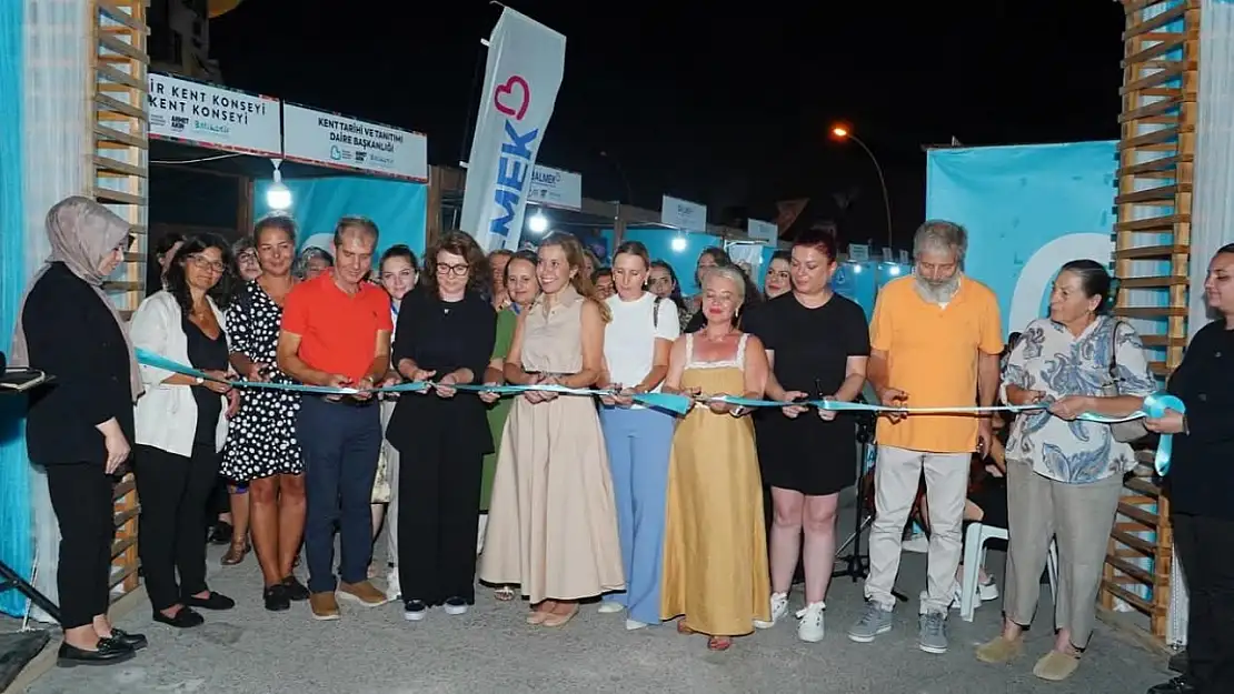 Ayvalık'ta kadın emeği çarşısı açıldı