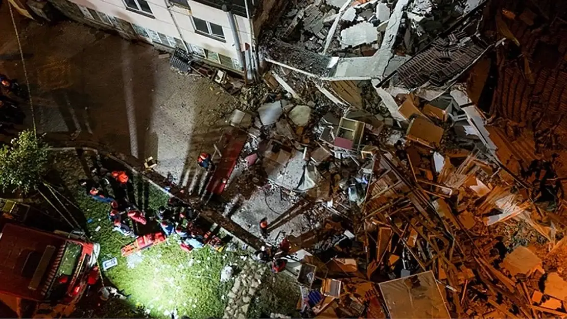 Balıkesir depreminde yıkılan binanın müteahhidi ve sahibi gözaltında