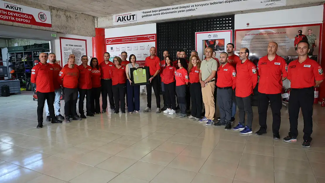 Başkan Helil Kınay'dan AKUT İzmir ekibine anlamlı taziye ziyareti