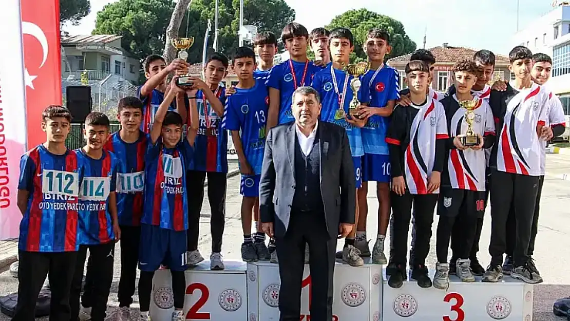 Bayındır'da 'Atatürk Kır Koşusu' coşkusu