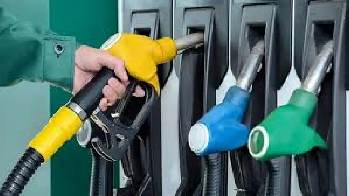 Benzin ve Motorine Yeni Zam! Fiyatlar 54 TL'yi Aştı