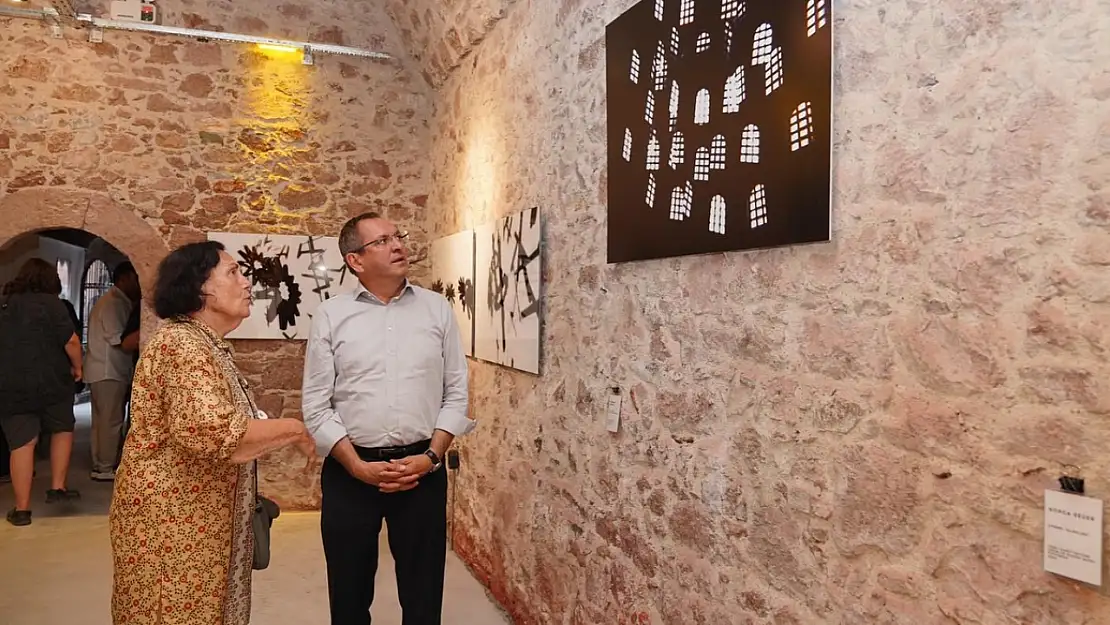 'Büyük Öteki' Sergisi Ayvalık'ta kapılarını açtı