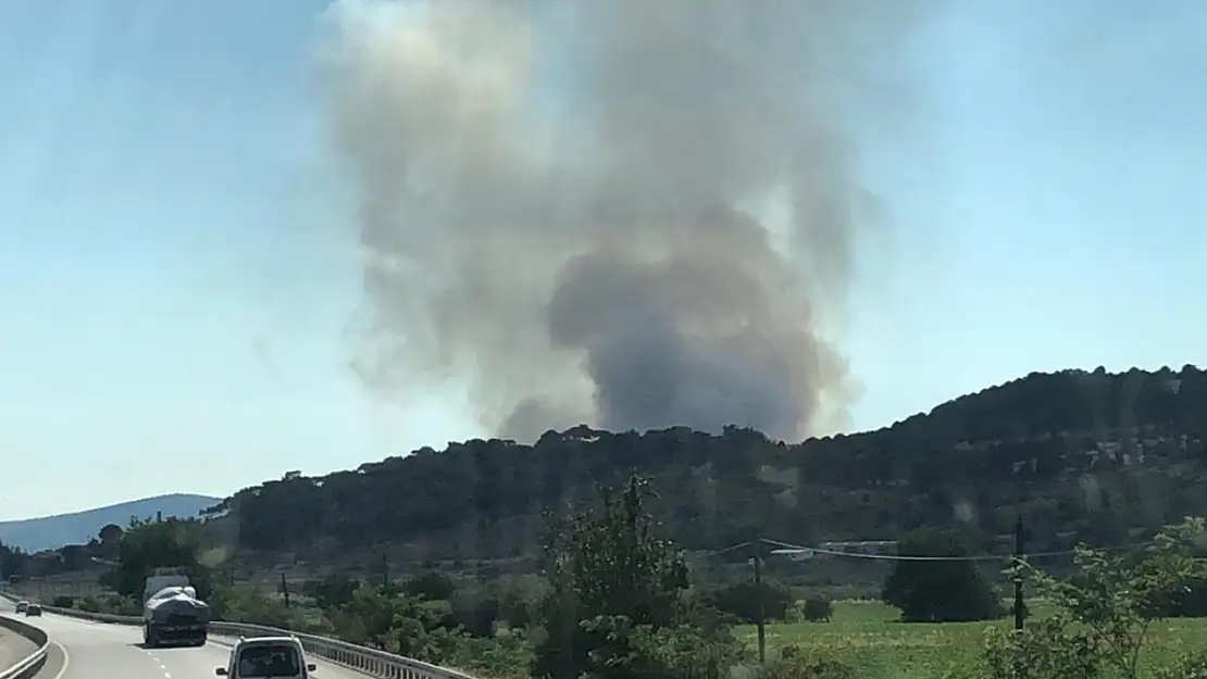 Çeşme otoyolu'ndaki yangın kontrol altına alındı