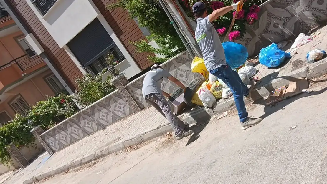 Çöp konteynerlerine bakım ve onarım çalışması Tire'de