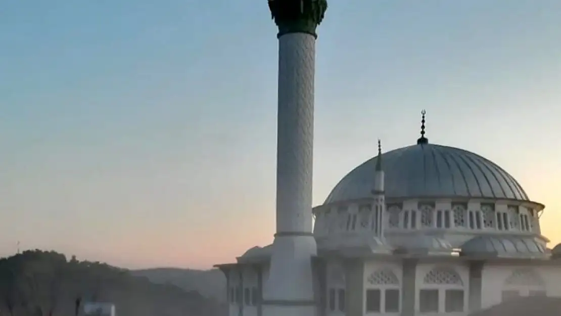 Depremde bir acı kayıp daha: Namaz kılarken hayatını kaybetti