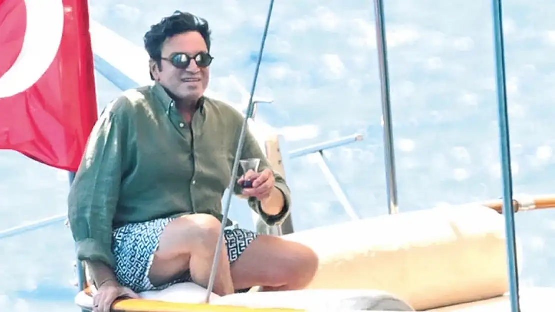Dünyaca ünlü tenor Mario Frangoulis Bodrum'da Türk çayı keyfi yaptı