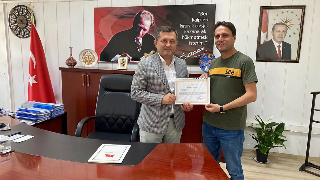 Efeler Yolu Gastronomi Günleri'ne katkı sunan Harun Yolaçan'a teşekkür belgesi