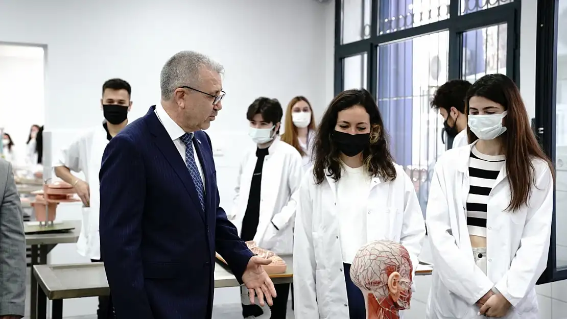 Ege Üniversitesi'nin TÜSEB başarısı sürüyor en çok proje desteği alan üç üniversiteden biri oldu