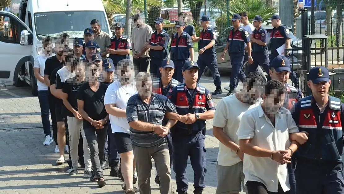 İzmir dahil 11 ilde sahte borsa çetesine operasyon