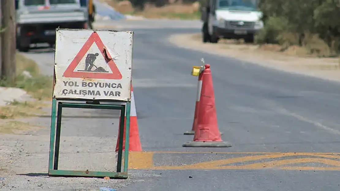 İzmir'de Çiğli Yönünde Karayolu Çalışması Trafiği Etkiliyor