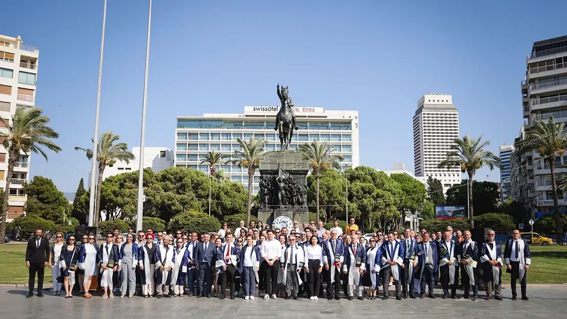 İzmir'de coşkulu kutlama: O Üniversite 43 yaşında!