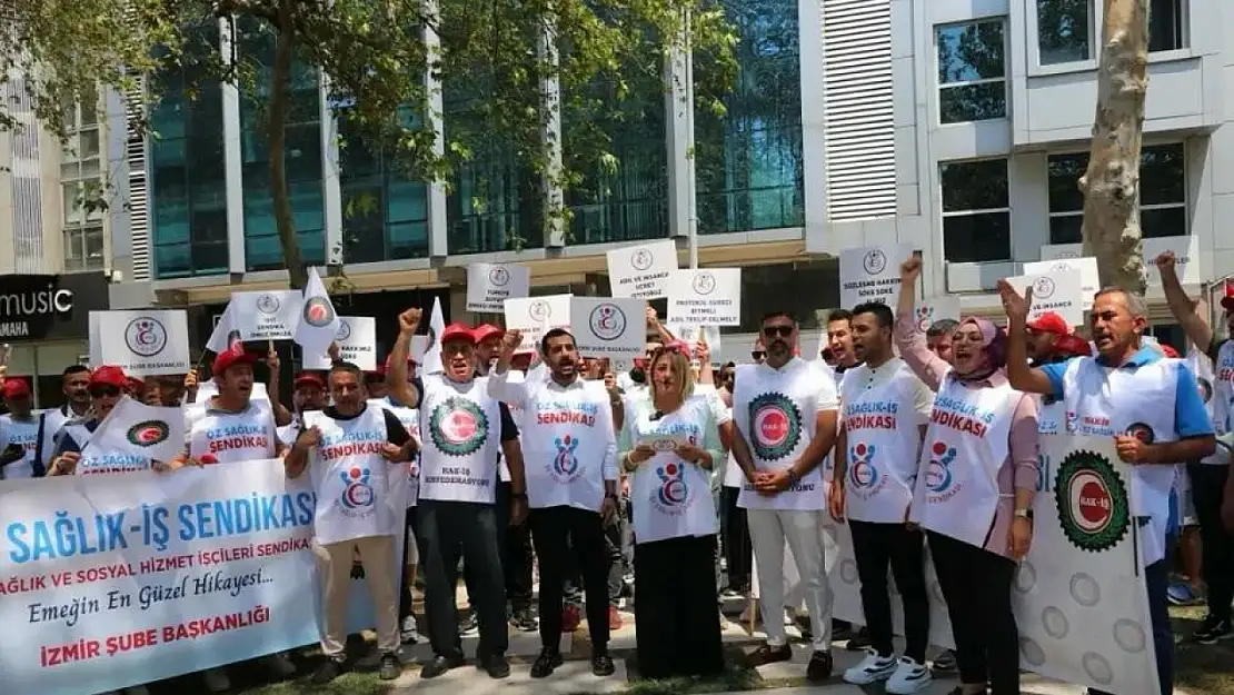 İzmir'de Sağlık İşçileri Hakları İçin Alanda