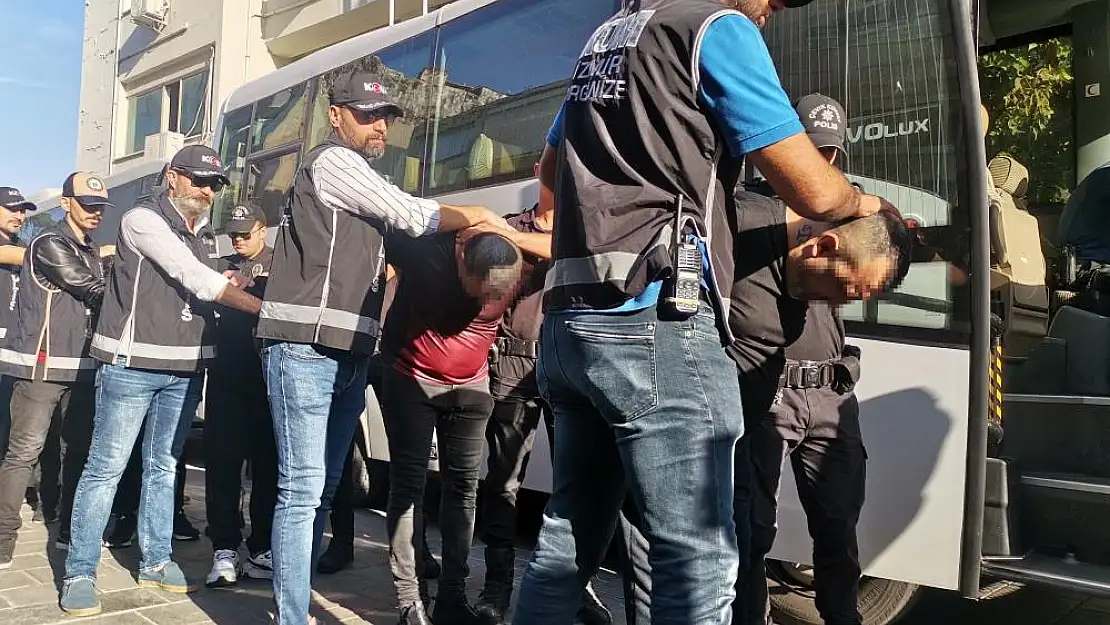 ‘Kafes Operasyonu’nun İzmir ayağında 20 şüpheli adliyede
