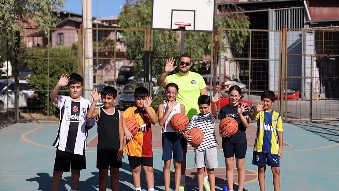 Karabağlar'lı çocuklar bu yaz mahallelerinde sporla buluşuyor