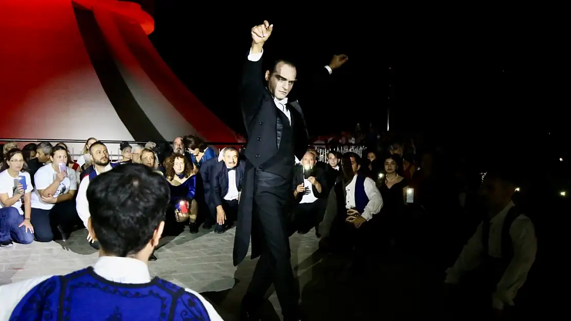 Karşıyaka Belediyesi'nden ücretsiz salon dansları kursu: 'Cumhuriyet'in Adımları' başlıyor