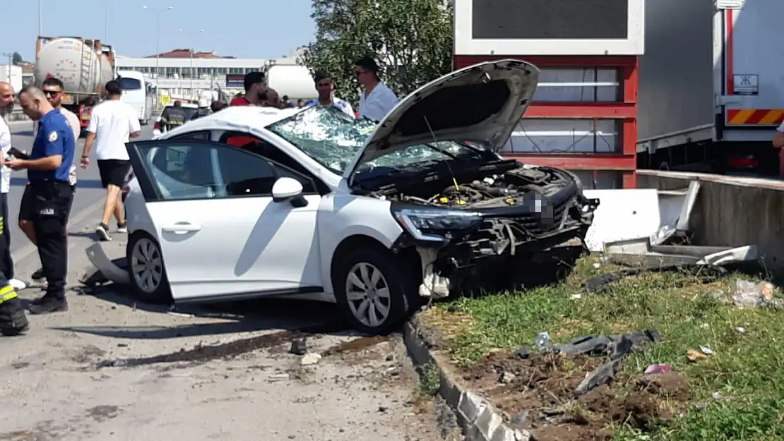 Kazada kontrolden çıkan otomobil akaryakıt istasyonunun duvarına çarptı: 1 yaralı