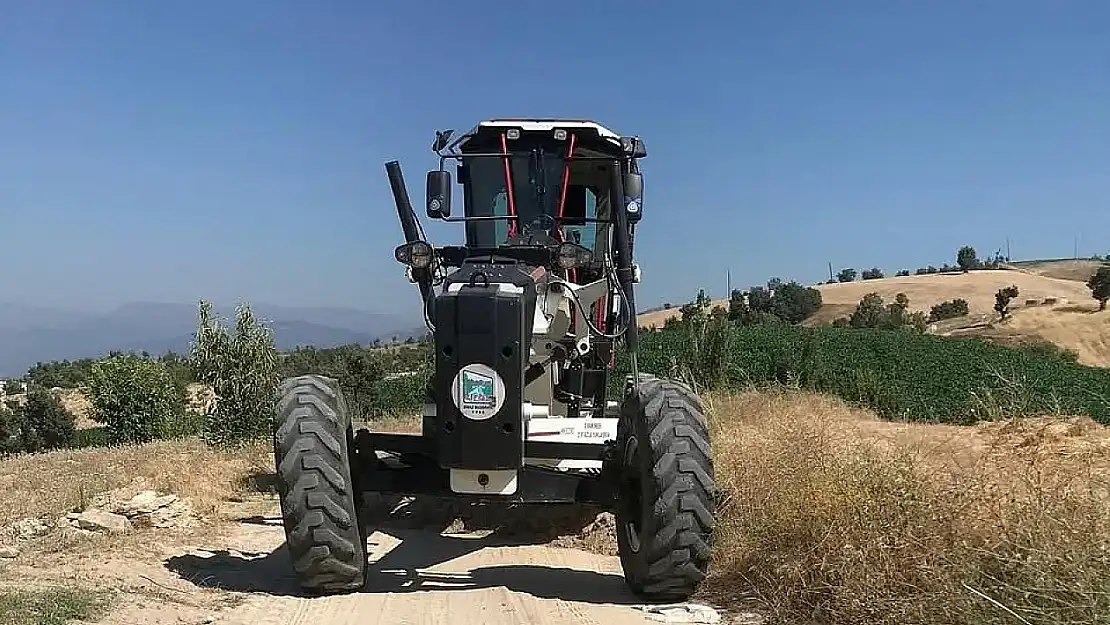 Kiraz Belediyesi, Taşlıyatak Mahallesi'nde kırsal yollarda çalışmalarına devam ediyor
