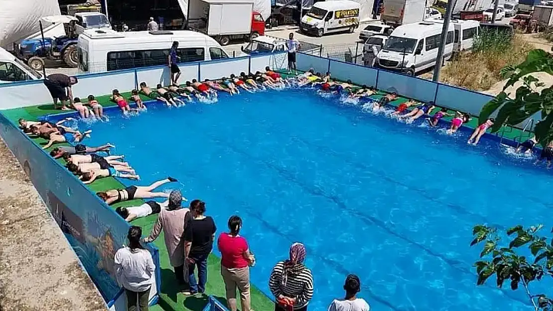 Kiraz Belediyesi'nde yüzme kurslarına ilgi yoğun oldu