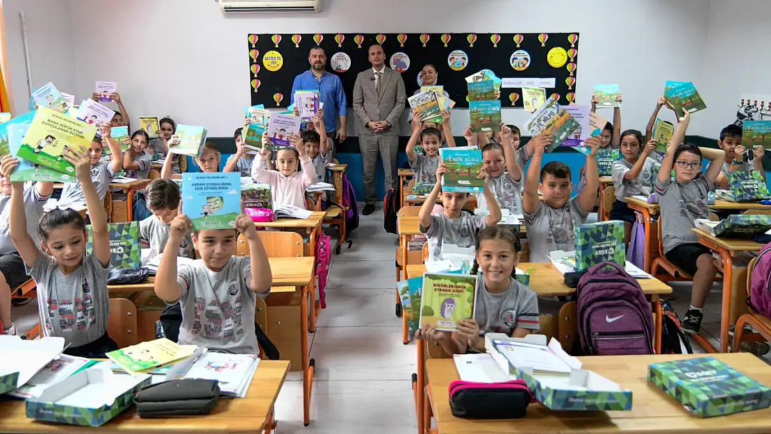 Kırtasiye desteği Bornova Belediyesi'nden, hayaller çocuklarımızdan!