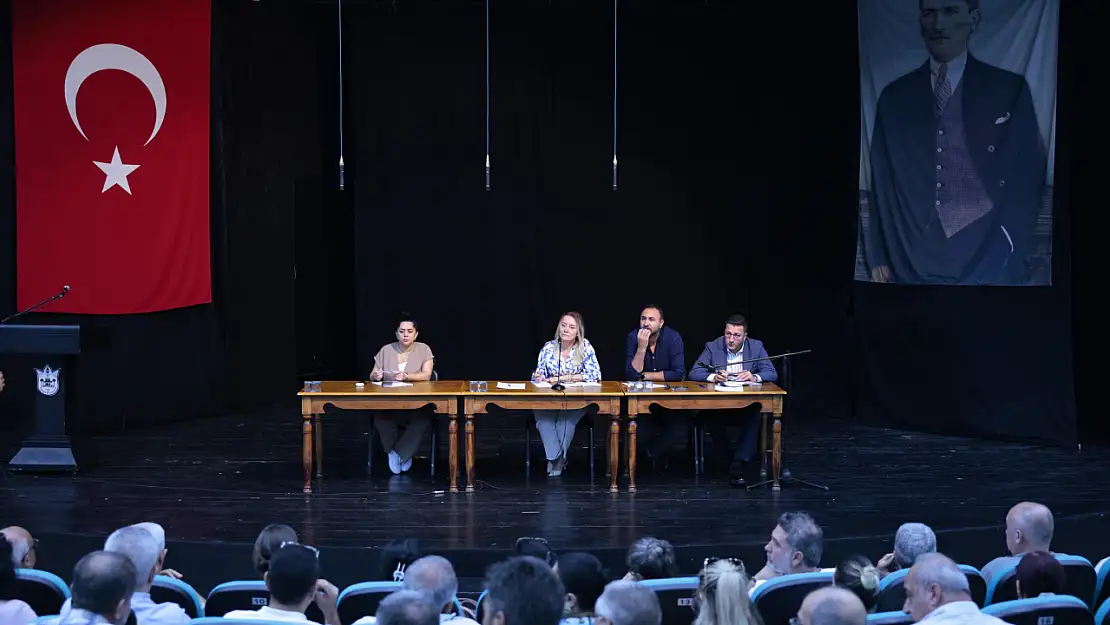 Konak'ta ortak akıl buluşması: Muhtarlar Başkan Mutlu'yla aynı masada