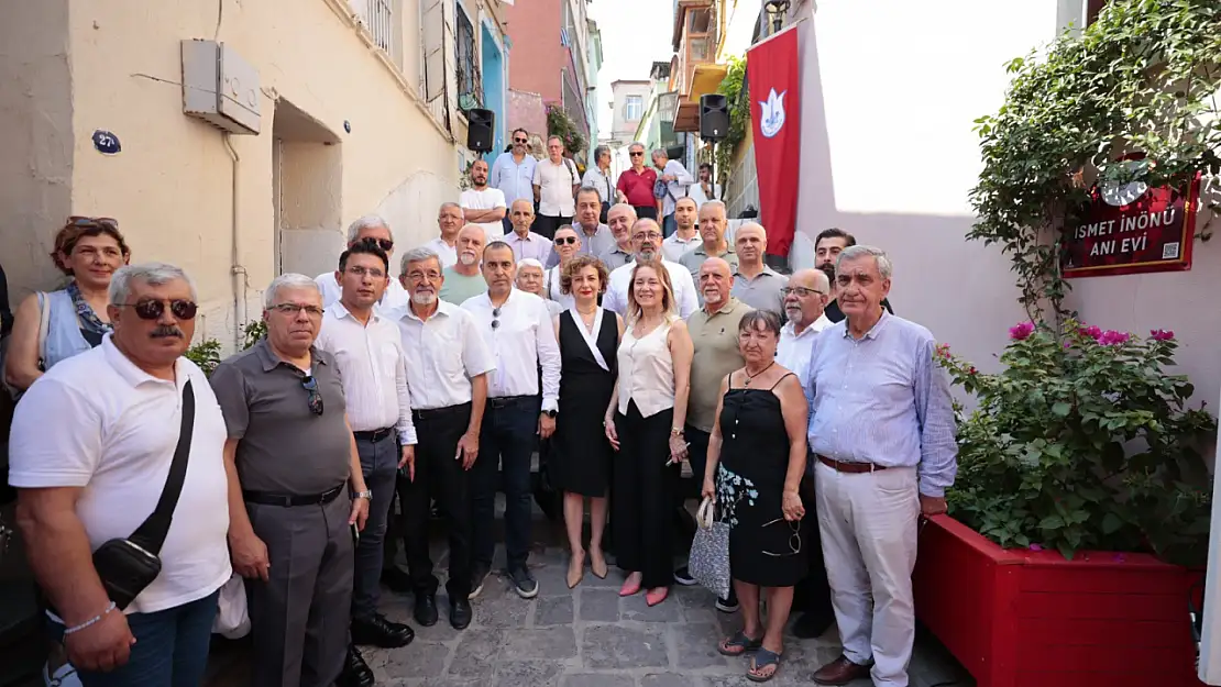 Lozan'ın 102. yılı Konak'ta anlamlı törenle kutlandı