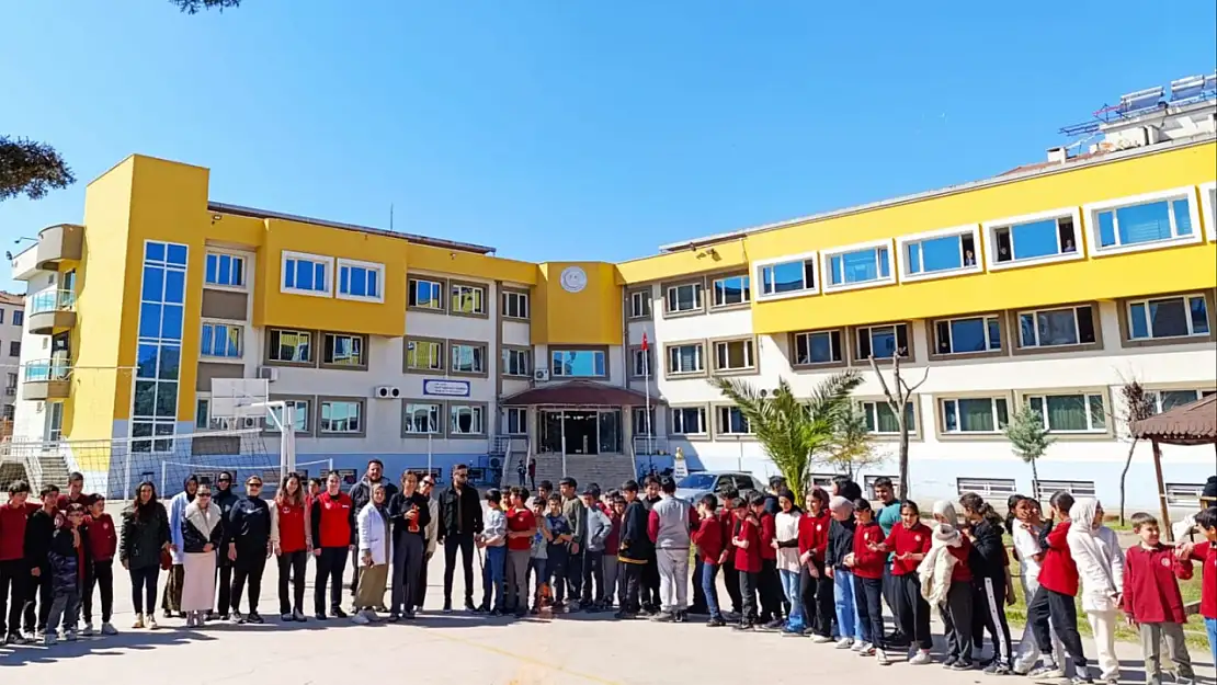 Ödemiş'te bir ilk imam hatip ortaokulunda yabancı dil sınıfı açılıyor