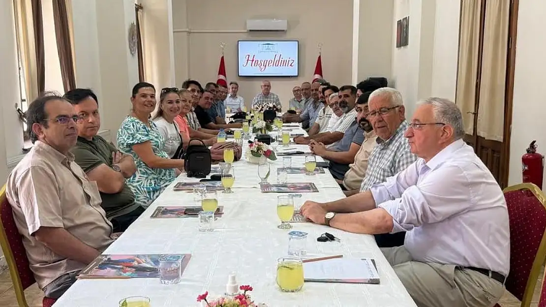 Ödemiş'te ortaokul müdürleriyle yönlendirme toplantısı yapıldı