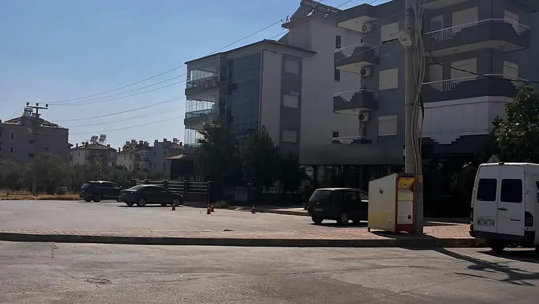 Süleyman Demirel Mahallesi'nde durak tepkisi: 'Sıcağın altında bekliyoruz'