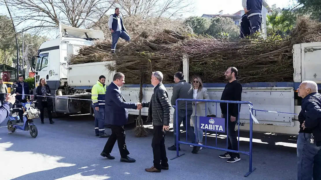 Tire Belediyesi 3 bin meyve fidanı dağıttı